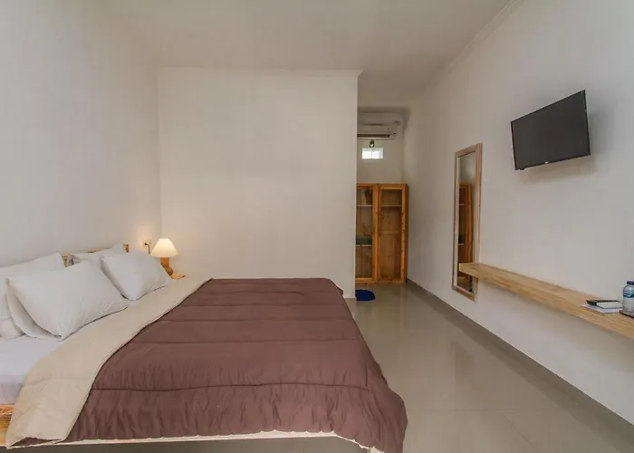 Ratna Pensión 4*